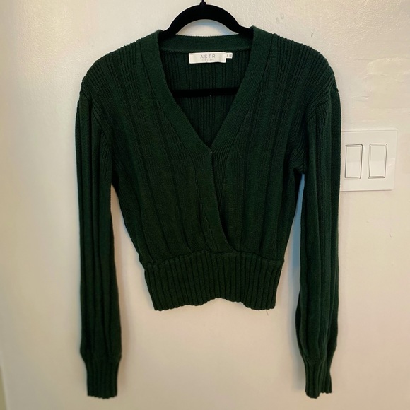 ASTR the Label Dark Forest Green Wrap Sweater Size Medium - Picture 2 of 6